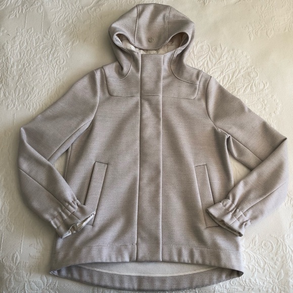 Lululemon Studio Softshell - size M/L - neutral softshell jacket versatile coat - Picture 8 of 16